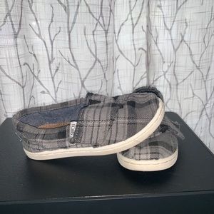 Toms size 9 boys shoes